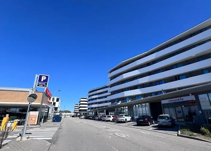 No Centro De Com Estacionamento Apartamento